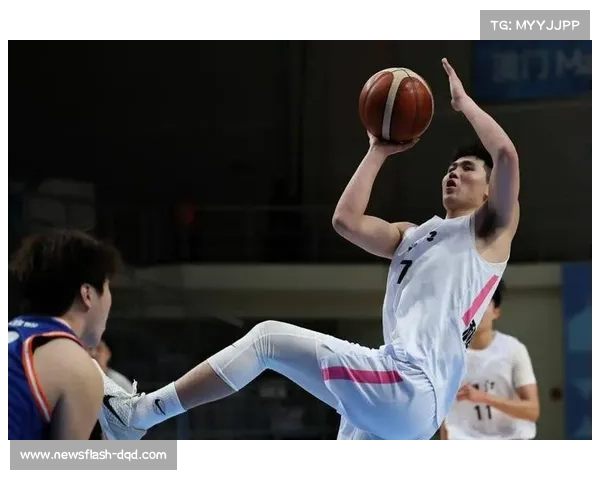 上海男篮新星李悦洲场均42分引关注